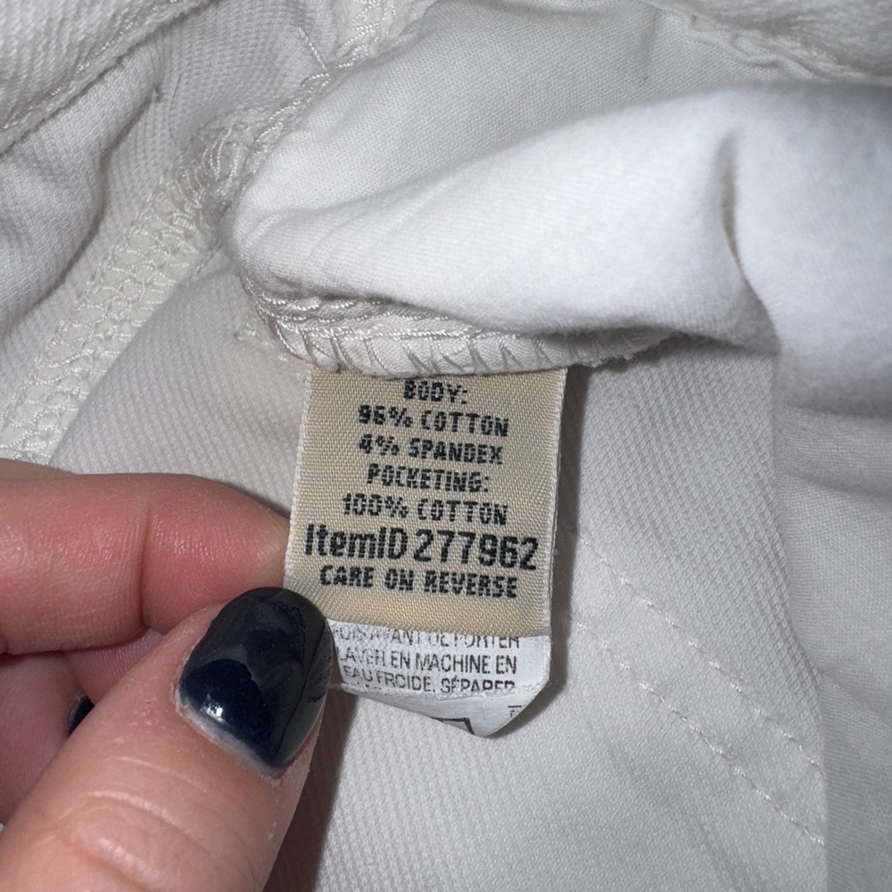Women’s L.L. Bean Classic Fit White Cropped Denim
Size 12 - Picture 5 of 5